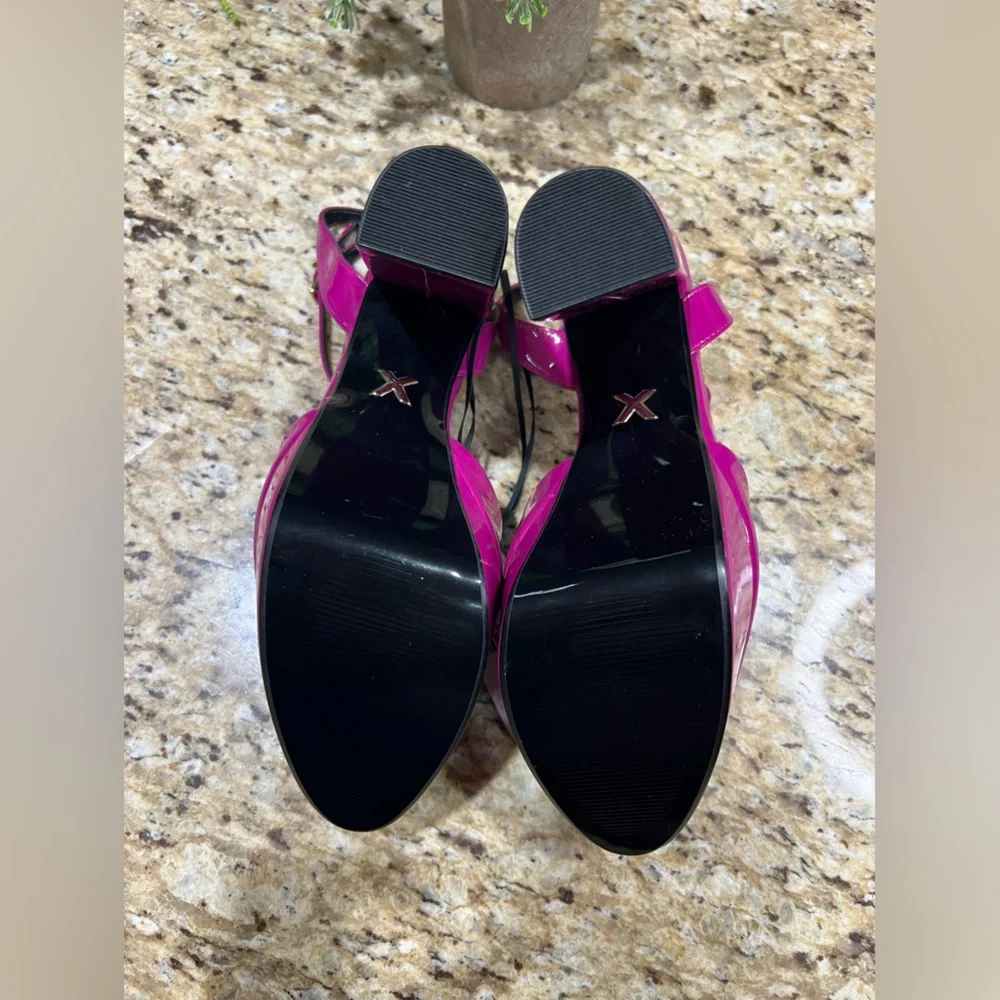 EXPRESS Purple Rounded Toe Platform Pumps 8